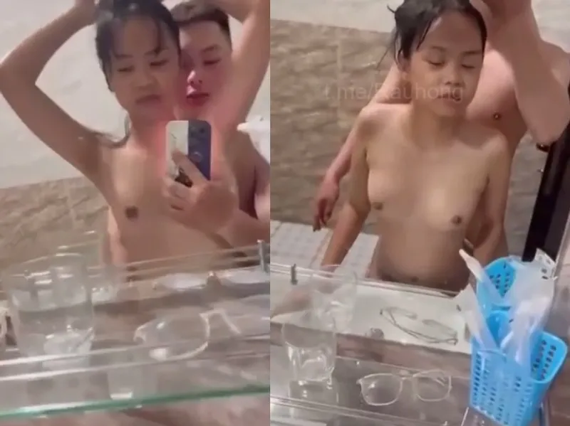 Thon gọn em cùng anh yêu nắc trước gương quay kỉ niệm